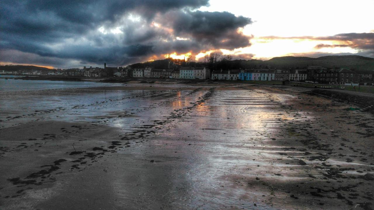 Beside The Bay Lägenhet Millport Exteriör bild